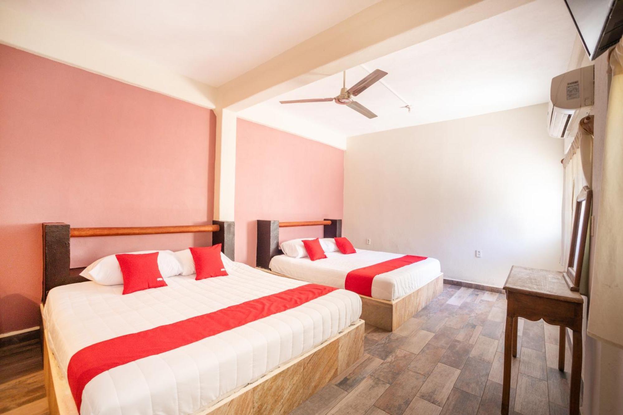 Oyo Hotel Posada Lys, Zihuatanejo Ngoại thất bức ảnh