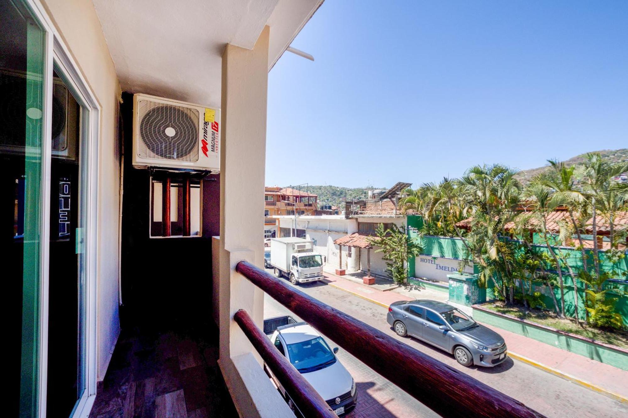 Oyo Hotel Posada Lys, Zihuatanejo Ngoại thất bức ảnh