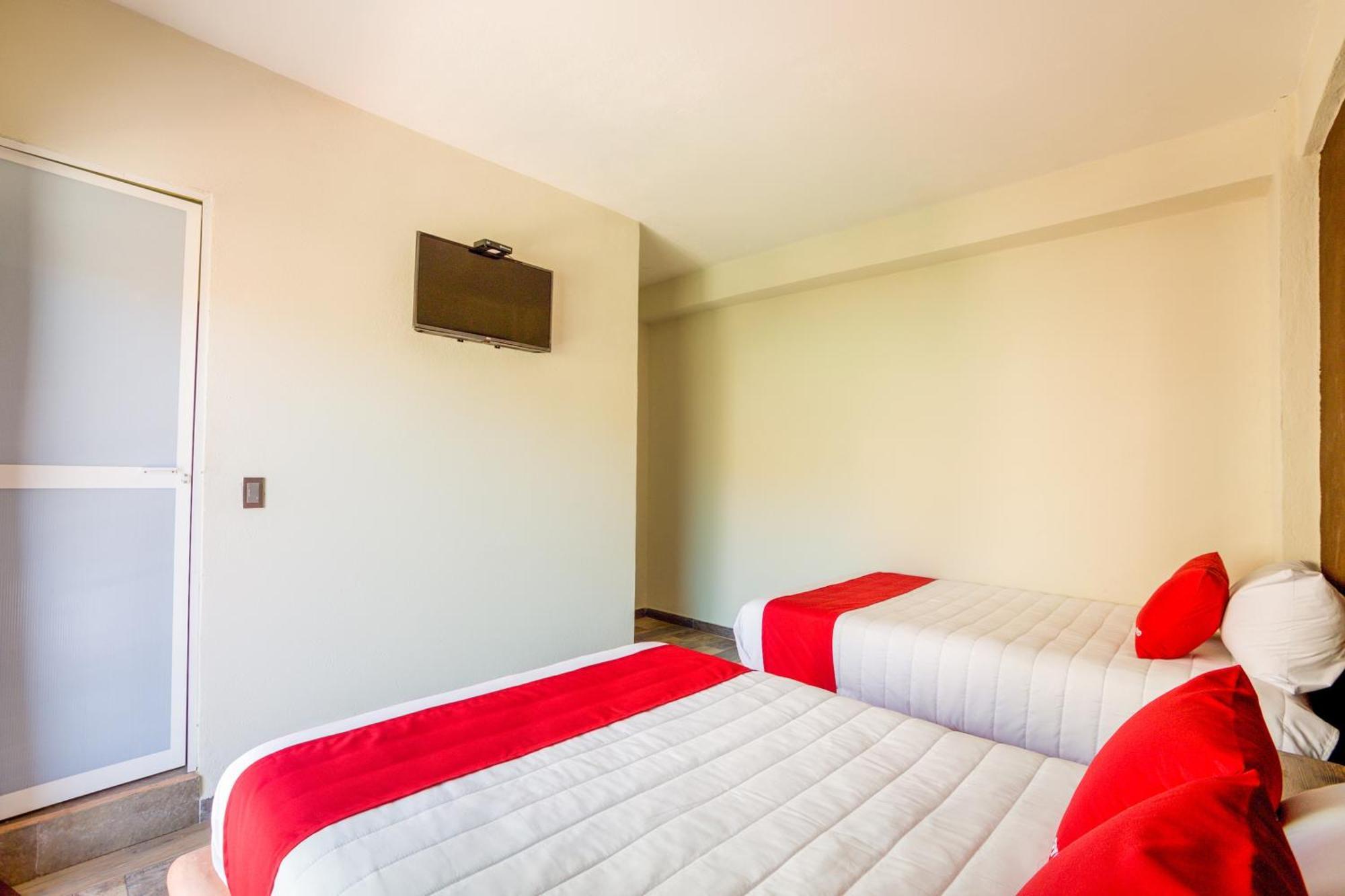 Oyo Hotel Posada Lys, Zihuatanejo Ngoại thất bức ảnh